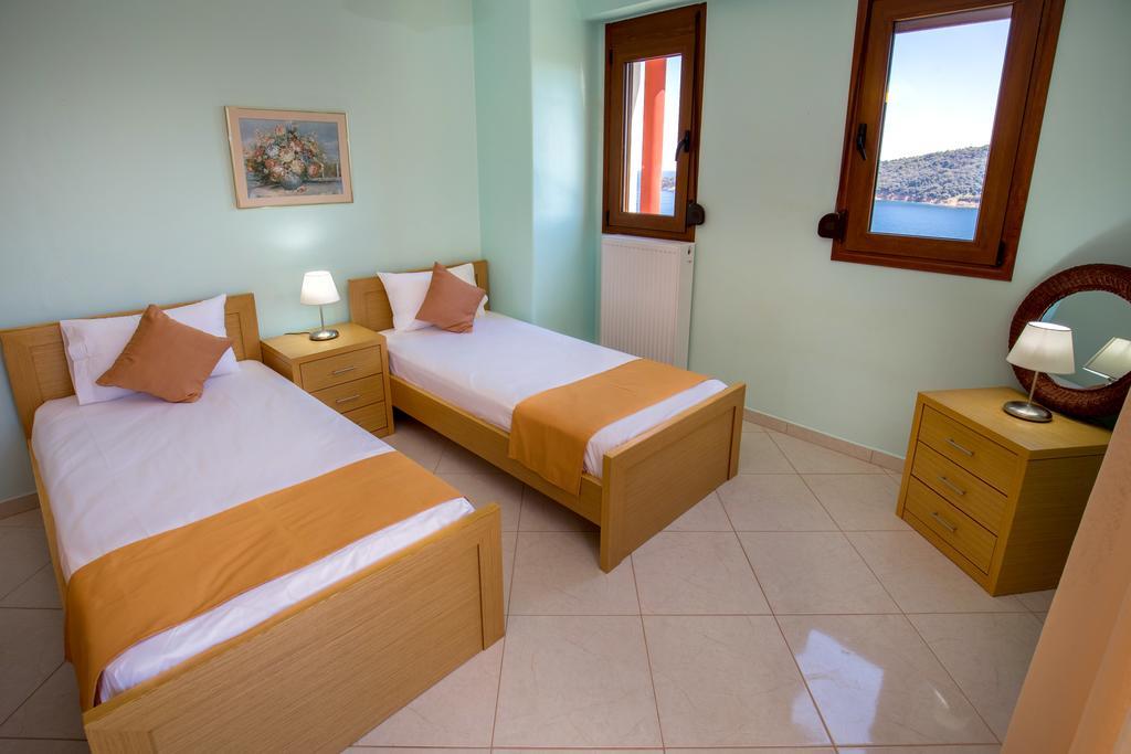 Aphrodite Villas Koinira Exterior foto
