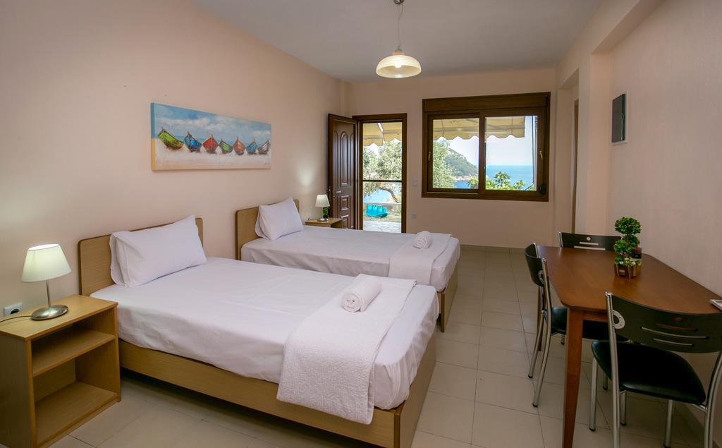 Aphrodite Villas Koinira Exterior foto